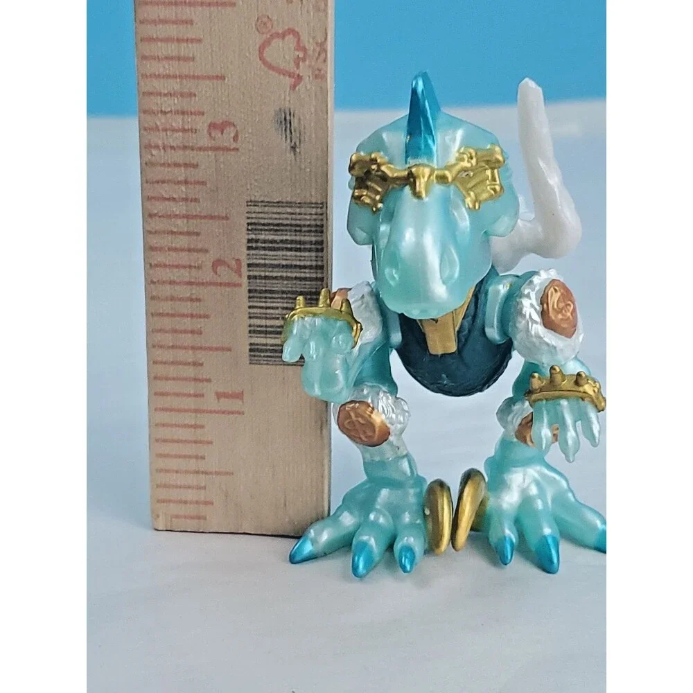 Treasure X Fire vs. Ice Extinct Beasts Frost Smasher Dinosaur Figure Moose Toys